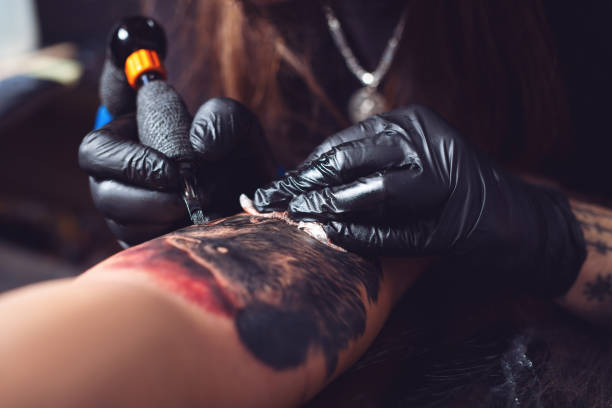 istock Artist tattooing man's arm 1076578030