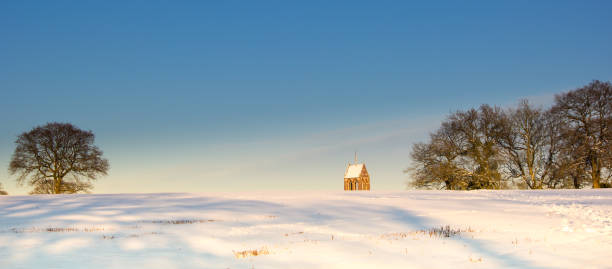 istock An English winter scene 1076590624