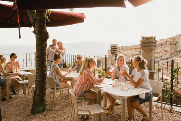美しい景色を楽しみながらリラックス - vacations restaurant sunlight outdoors ストックフォトと画像
