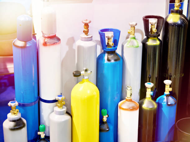 metal cylinders for compressed gases - cylinder imagens e fotografias de stock