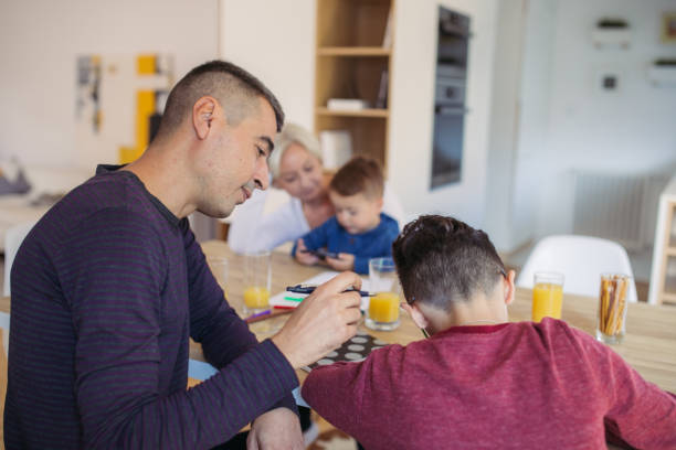 nowoczesna rodzina w domu - mixed age child love teamwork zdjęcia i obrazy z banku zdjęć