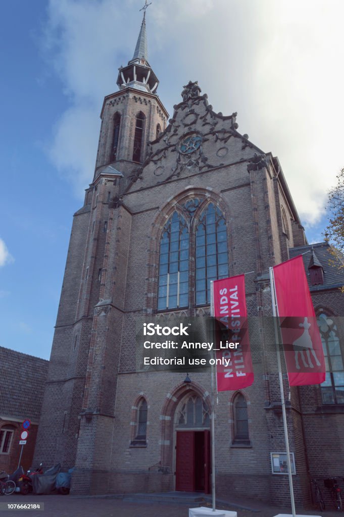 Fachada De La Iglesia De La Misa En Inglés Foto de stock y más banco de imágenes de Acera - Acera, Aire libre, Antigualla - iStock Fachada De La Iglesia De La Misa En Inglés Foto de stock y más banco de imágenes de Acera - Acera, Aire libre, Antigualla - iStock