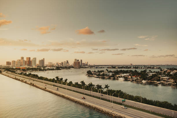 south beach miami - miami florida skyline florida city photos et images de collection