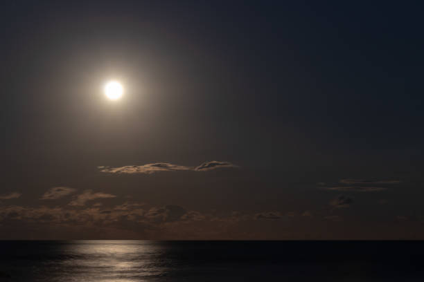 istock Full moon and night Pacific / Pacific Ocean from Chiba Prefecture, Japan 1076694112