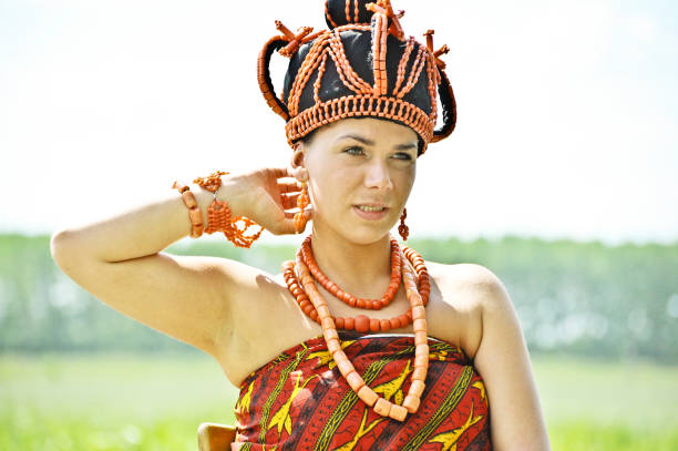 caucasian woman dressed as a traditional african queen (benin kingdom - iyoba) - nigeria african culture dress smiling imagens e fotografias de stock