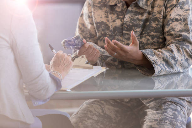 istock Unrecognizable soldier meets with therapist 1076785778