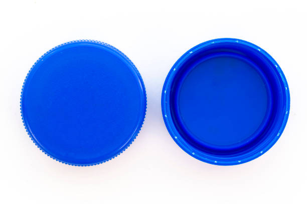 tappi per bottiglie in plastica blu - plastic lid foto e immagini stock