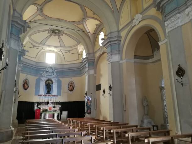 roccaraso - interno della chiesa di san rocco - san rocco foto e immagini stock