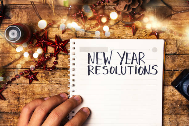 person writing new year resolutions - last year imagens e fotografias de stock