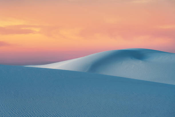 white sands dreamland - desert new mexico sand white sands national monument stock-fotos und bilder