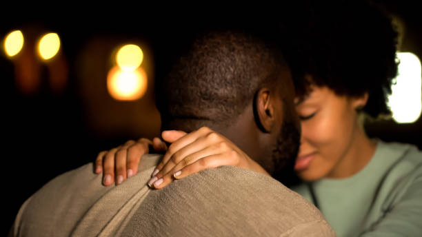 연인 커플 쾌 감, 친밀 한 날짜 밤 도시, 성적 욕망, 여자를 유혹 - sexual activity black couple african descent 뉴스 사진 이미지