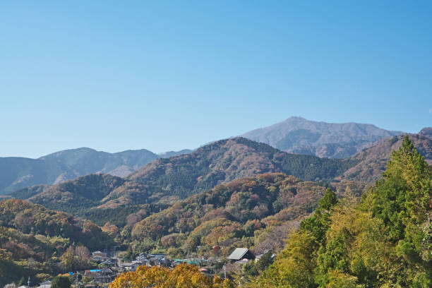 istock The mountain which became the autumnal scenery 1076986448