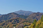der-berg-wurde-die-herbstliche-landschaft.jpg?b=1&s=170x170&k=20&c=NyFwkN0mvVmYvHvk394GA7kAGZwhiG4xw3PpUYC7rVk=