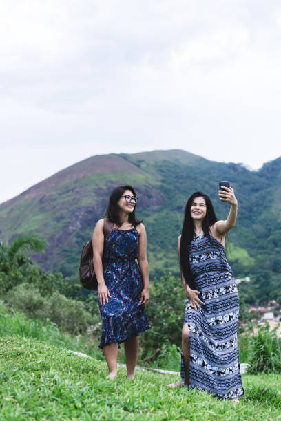 istock Women friendly travelers 1077015734