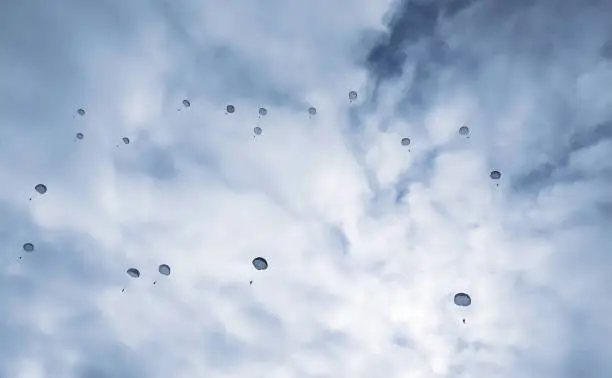 Photo of Parachuting, the mission of the military special.
