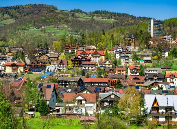 resort miasto szczawnica wiosną. polska. - lesser poland zdjęcia i obrazy z banku zdjęć