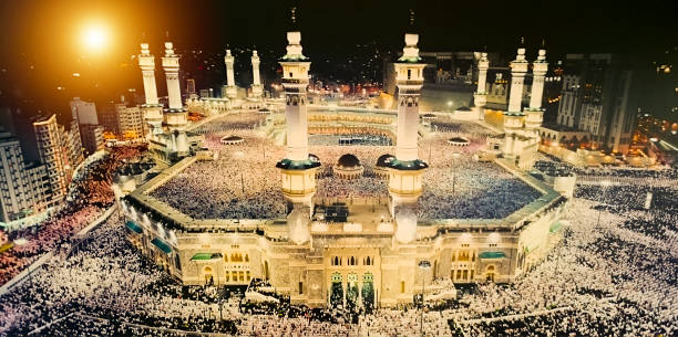 istock Praying in Mecca at Kaaba 1077102550