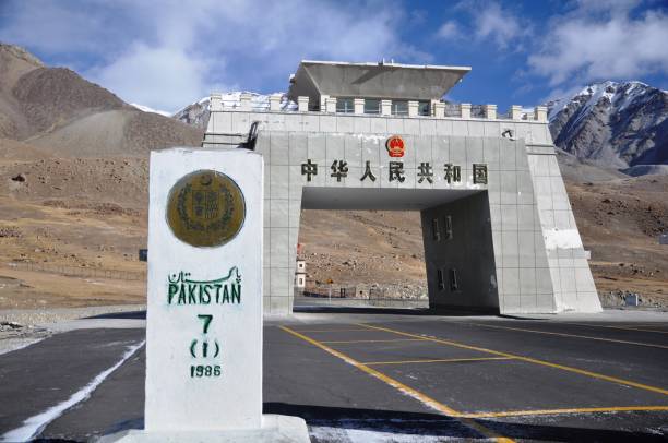 Khunjerab Pass, border of China and Pakistan Khunjerab Pass, border of China and Pakistan, at 4,714 meters above sea level.  The Karakoram Highway connects Pakistan with China. karakoram highway stock pictures, royalty-free photos & images