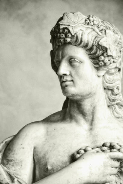 классическая мраморная статуя бога вакха (диониса) - roman mythology стоковые фото и изображения