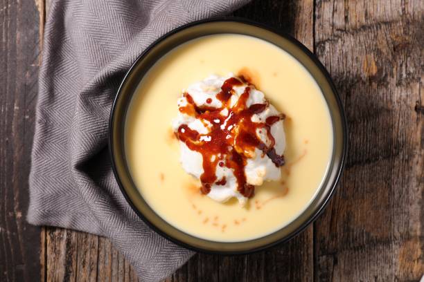 istock ile flottante, whipped egg and custard cream 1077132470