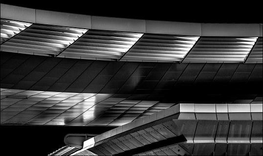 The roof of the Odysseum shopping center in Montpellier (south of France)
The roof, of contemporary architecture, lets in the light of day.
Black and white image