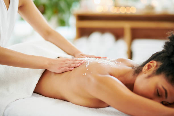 istock Massage does the world of good 1077176052