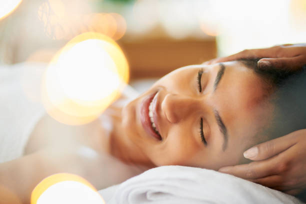 istock Massage your way to happiness 1077178656