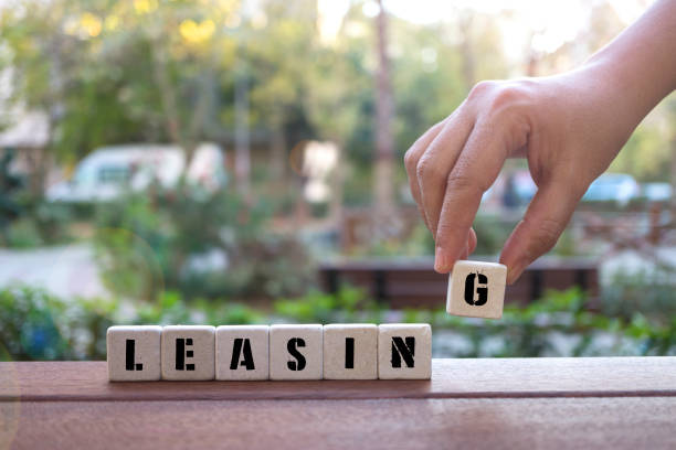 istock LEASING Concept with Hand and alphabet blocks 1077202668
