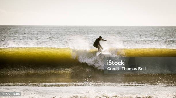 Surf Costa Del Este Foto de stock y más banco de imágenes de Nueva Jersey - Nueva Jersey, Otoño, Actividad al aire libre