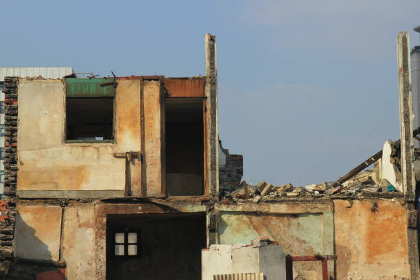 istock Old house Demolition of walls, doors and windows 1077206652