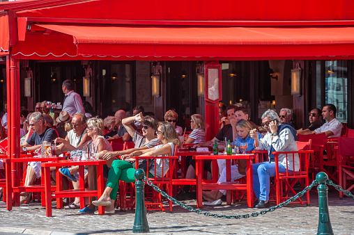 Kafe Senequier Di Sainttropez Foto Stok - Unduh Gambar Sekarang - Café