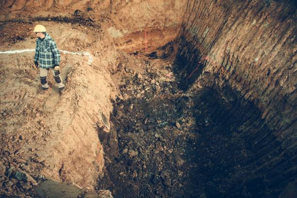 istock Ground Works and the Men 1077216324
