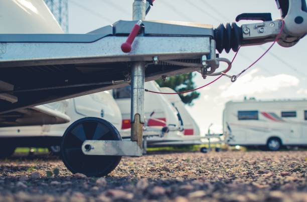 armazenamento de estacionamento rv - caravana atrelado - fotografias e filmes do acervo