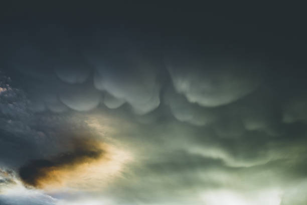 istock mammatus clouds in a gloomy day 1077251808