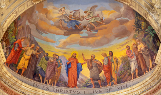 reggio emilia - das fresko von jesus und den aposteln in der hauptapsis der kirche chiesa di san pietro von anselmo govi (1939). - indoors church emilia romagna europe stock-fotos und bilder