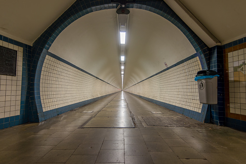 Túnel peatonal de Sint-Anna en Amberes, Bélgica photo