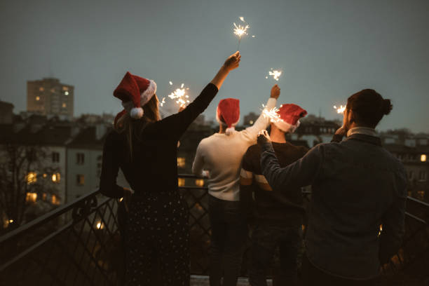vänner firar julen på taket - christmas party bildbanksfoton och bilder