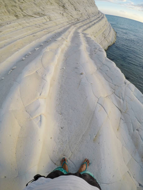 man standing on scala dei turchi personal perspective - personal perspective vanishing point diminishing perspective staircase imagens e fotografias de stock