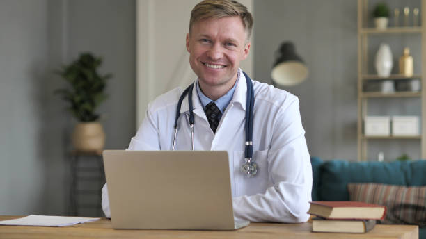 istock Yes, Doctor Shaking Head to Agree 1077363392