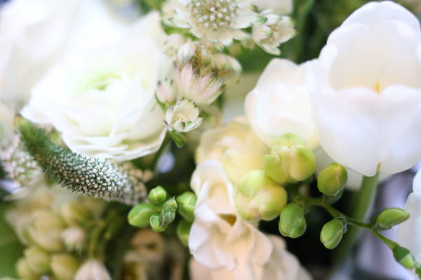 istock Bouquet of white roses 1077409822