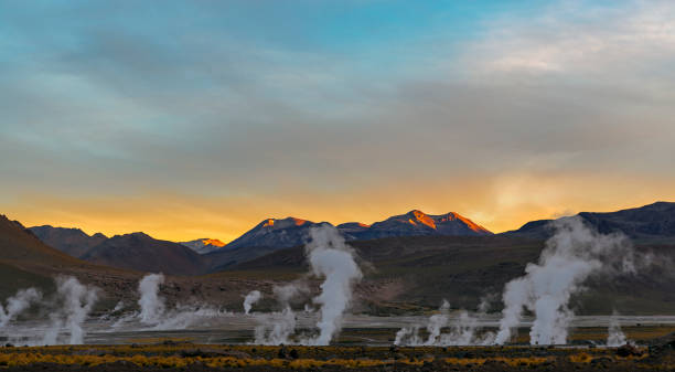 поле эль татио гейзер, чили - geyser nature south america scenics стоко�вые фото и изображения