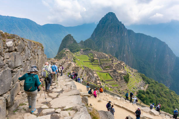 Turysta odwiedzający Machu Picchu w Peru – zdjęcie