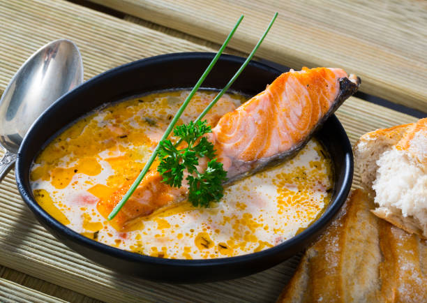 istock Creamy soup with salmon with baguette 1077600372