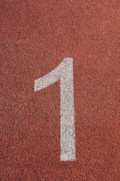 number one track on a athletics track on the public stadium - north michigan avenue flash imagens e fotografias de stock