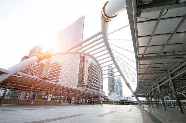 bangkok, tajlandia-styczeń 1,2018: most skywalk chong nonsi na stacji kolejowej bkk sky na linii silom, wieżowce w bangkoku. - 12018 zdjęcia i obrazy z banku zdjęć