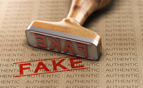 authentischen vs fake sicherheitsfahrzeug. gefälschte konzept - produktfälschung stock-fotos und bilder