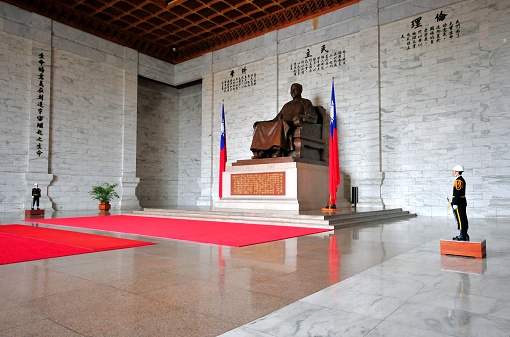 Taipei, Taiwan / Formosa / ROC: Chiang Kai-shek's statue - marble room with bronze ceiling, Chiang Kai-shek Memorial Hall - sculptor Xie Dongliang - the characters behind Chiang's statue read \