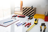 tools-auf-dem-tisch.jpg?b=1&s=170x170&k=20&c=D7-MhR2YYST2z5SZrQ6Ll50yNHmkQpY2UkcwTrzFgXY=