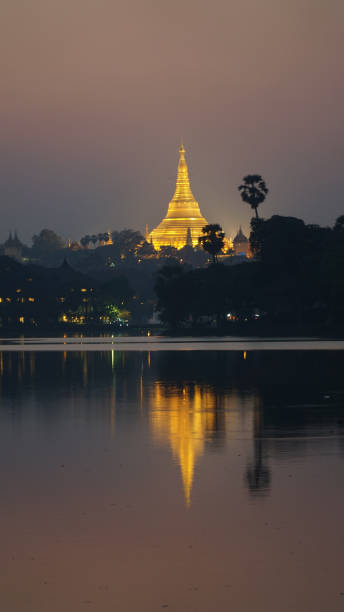 미얀마에서 인상입니다. - great dagon pagoda 뉴스 사진 이미지