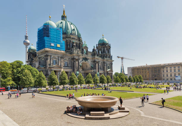 lustgarten park and berliner dome cathedral in berlin, germany. - berlin cathedral berlin germany museum island sunlight imagens e fotografias de stock